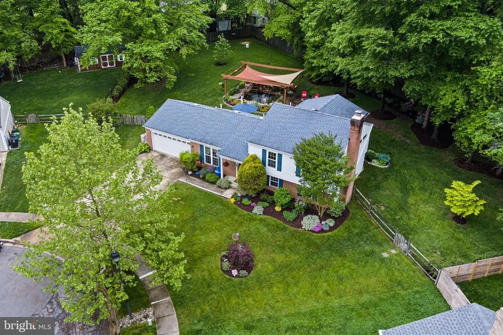 Photo of 10000 MADRONAWOOD DRIVE