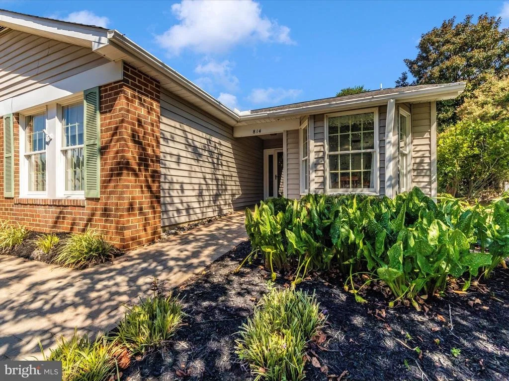 Photo of 814 COXSWAIN WAY