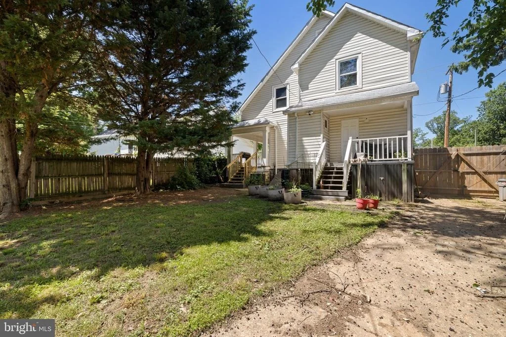 Photo of 3901 W COLD SPRING LANE W