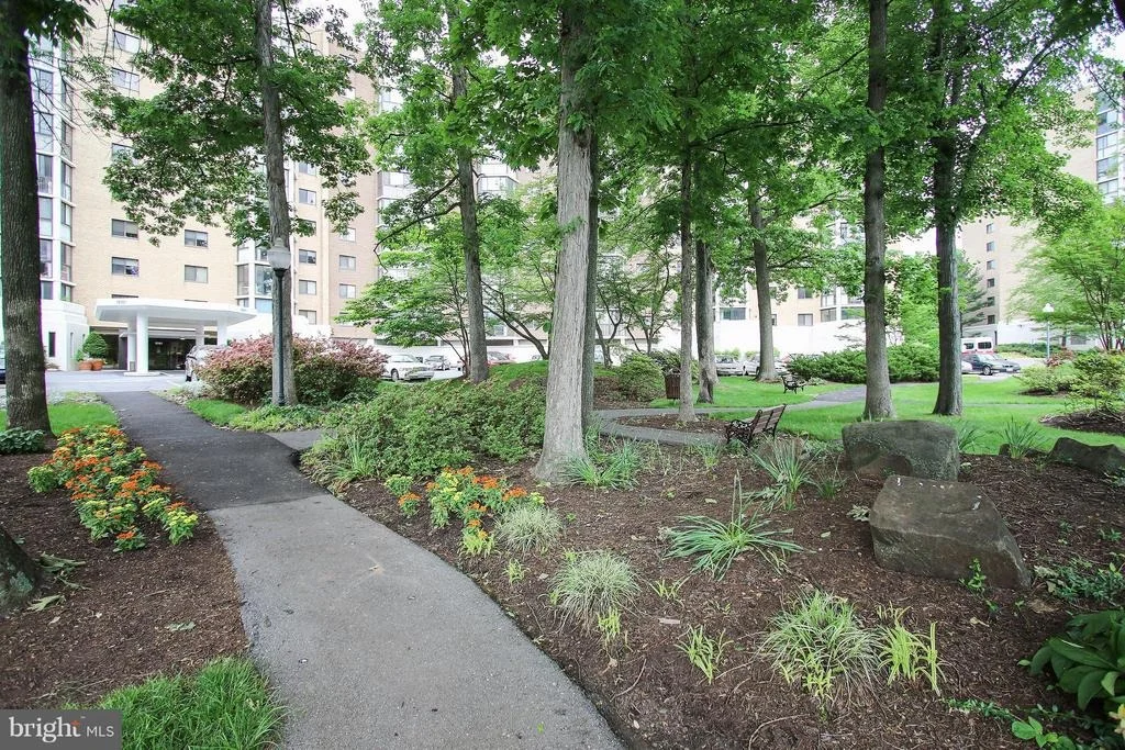 Photo of Unit 1906 at 15101 INTERLACHEN DRIVE