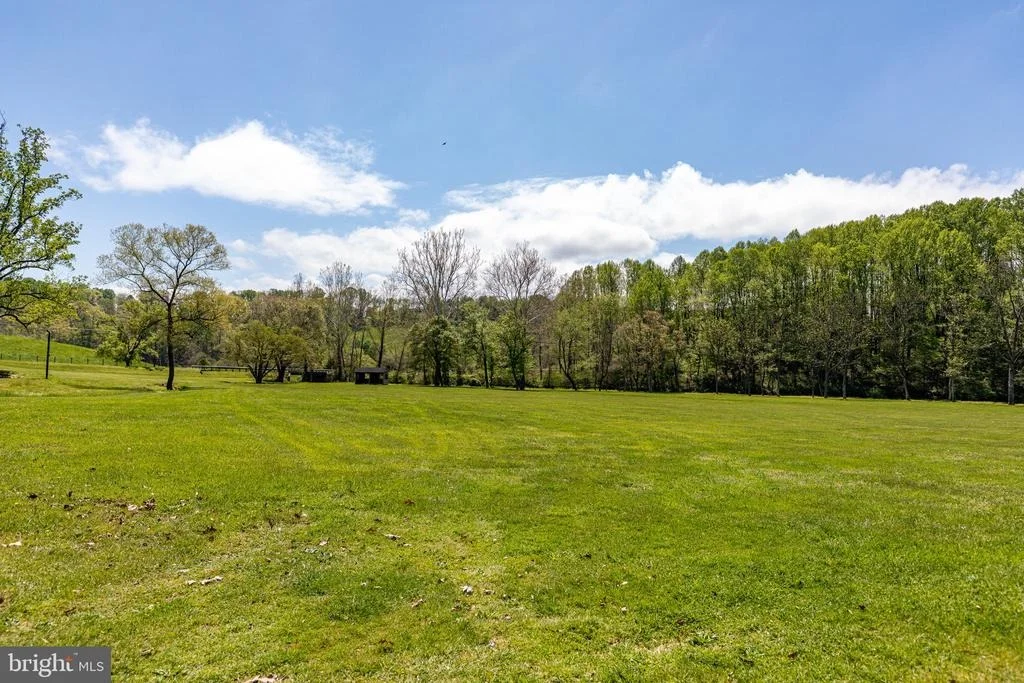 Photo of 2310 PUTNAM ROAD