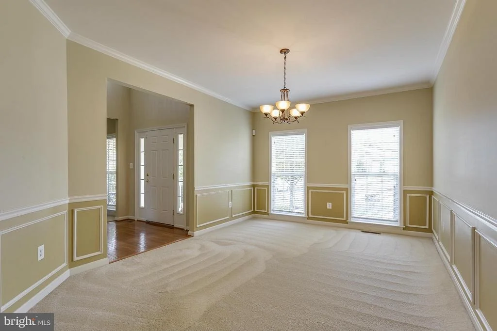 Photo of 619 PINEVIEW COURT