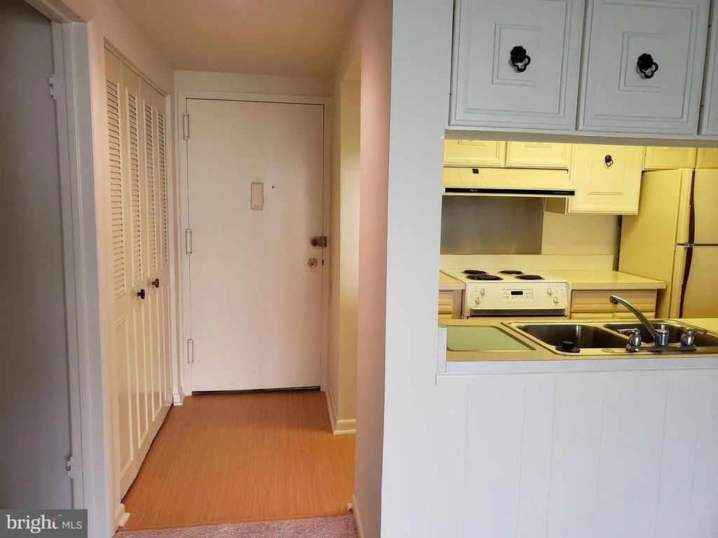 Photo of Unit 71B at 3600 GLENEAGLES DRIVE