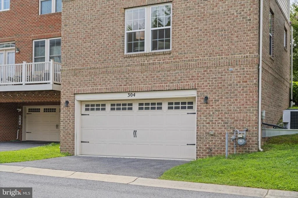 Photo of 304 PARKVIEW AVENUE