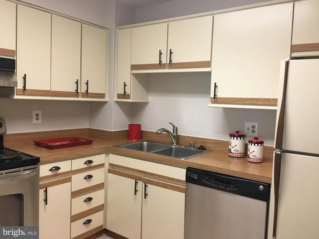 Photo of Unit 3810 at 15115 INTERLACHEN DRIVE