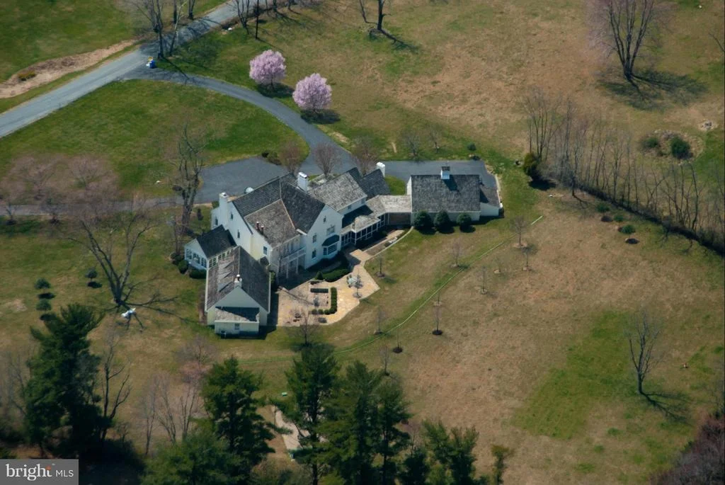 Photo of 330 SPRINGBROOK DRIVE