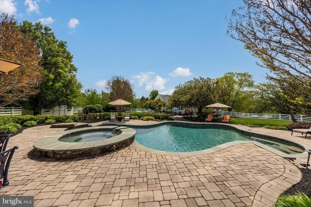 Photo of 6170 CHALLEDON CIRCLE