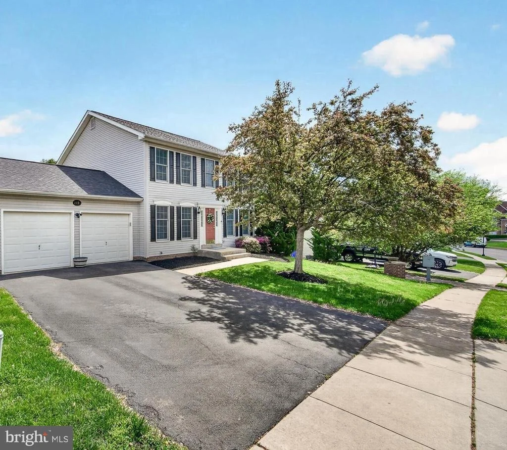 Photo of 2094 E GREENLEAF DRIVE