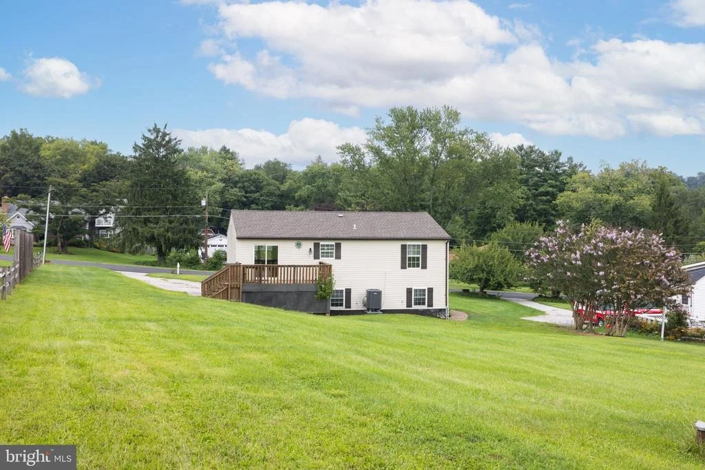 Photo of 805 ROLLING RIDGE DRIVE
