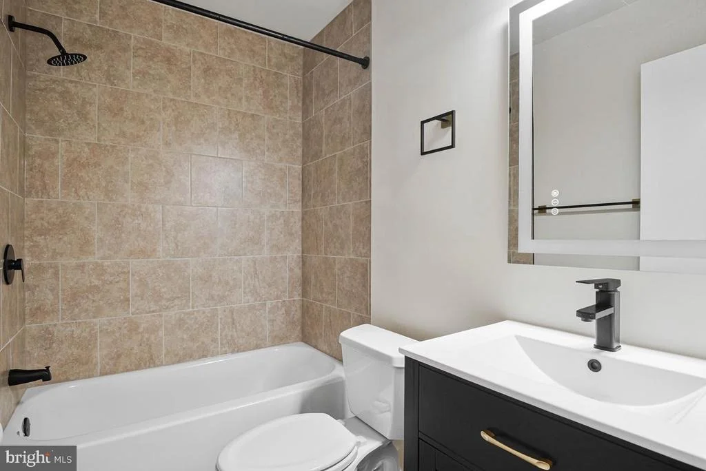 Photo of 1229 DELAFIELD PLACE NE