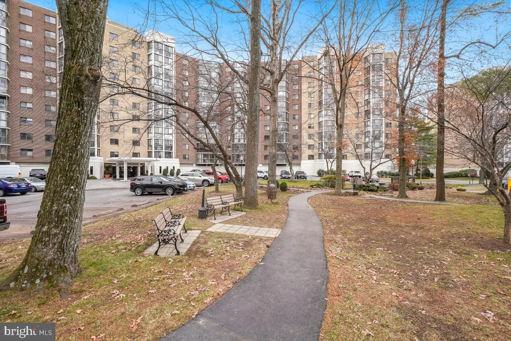 Photo of Unit 2215 at 15107 INTERLACHEN DRIVE