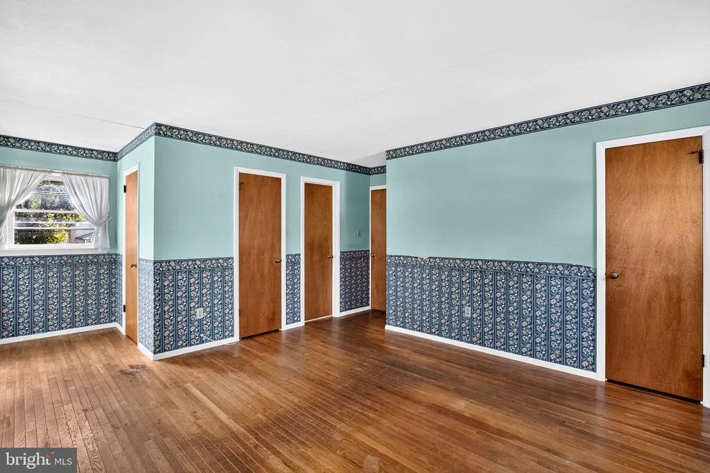 Photo of 6 WICKFORD AVENUE