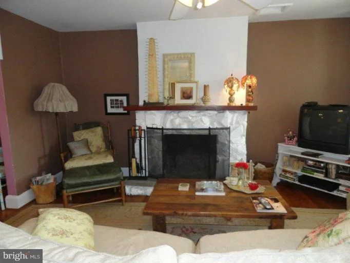 Photo of 718 BAY STREET