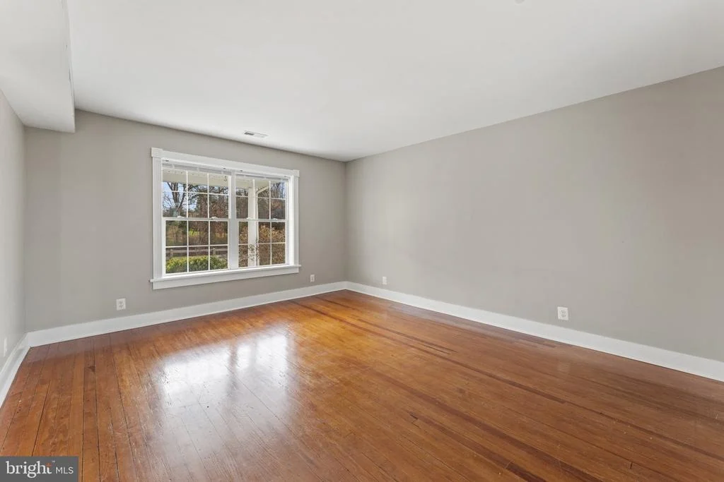 Photo of 18499 AUBURN ROAD