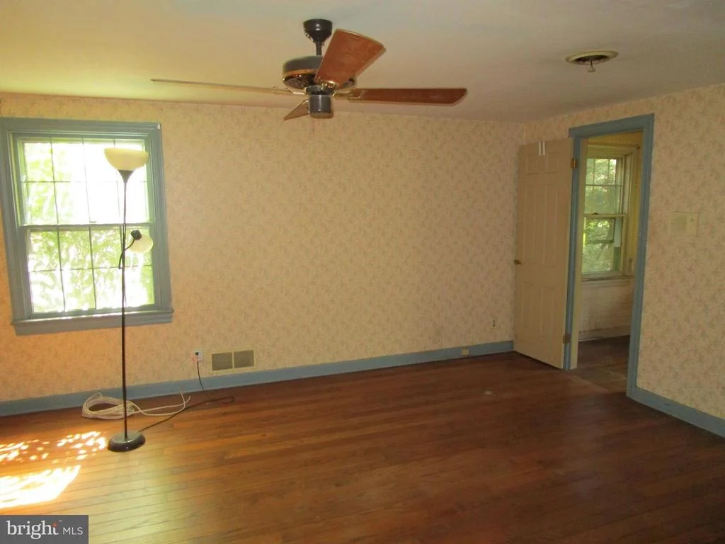 Photo of 40 W FAIRWAY CIRCLE
