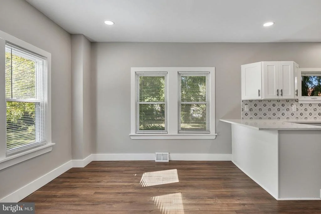 Photo of 16 MOORE AVENUE