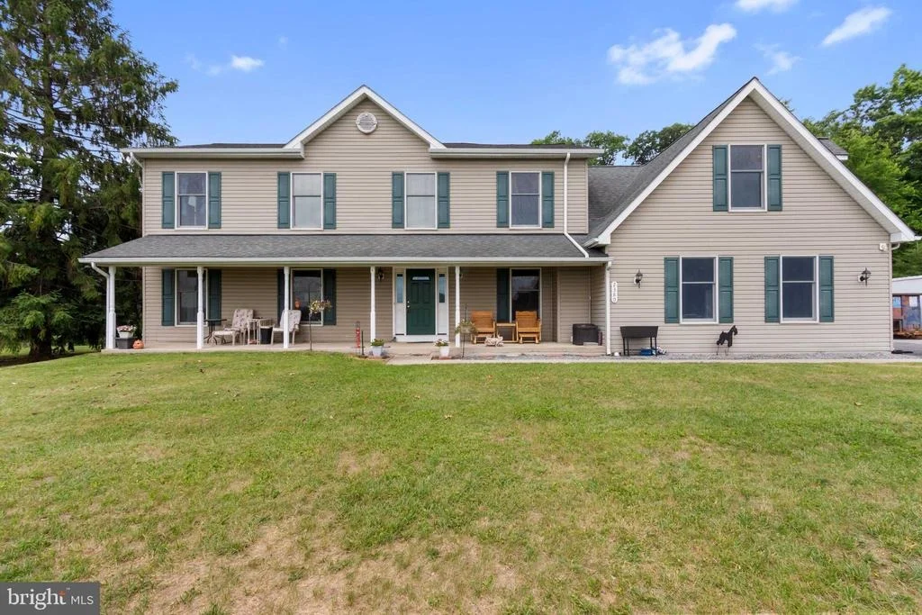 Photo of 2380 MOREAU DRIVE