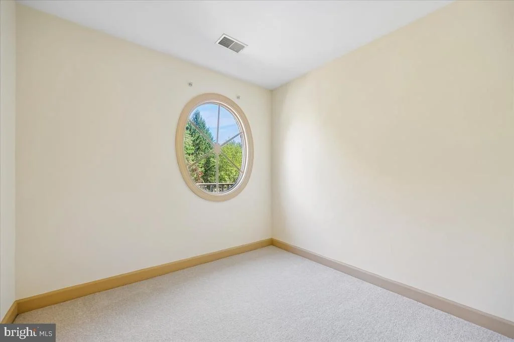 Photo of 21400 MANOR VIEW CIRCLE