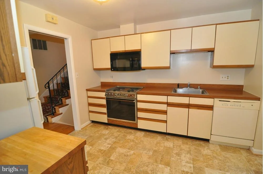 Photo of 6504 DRYDEN DRIVE