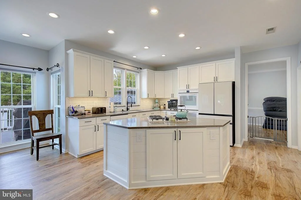 Photo of 2424 VALLEY BROOK LANE