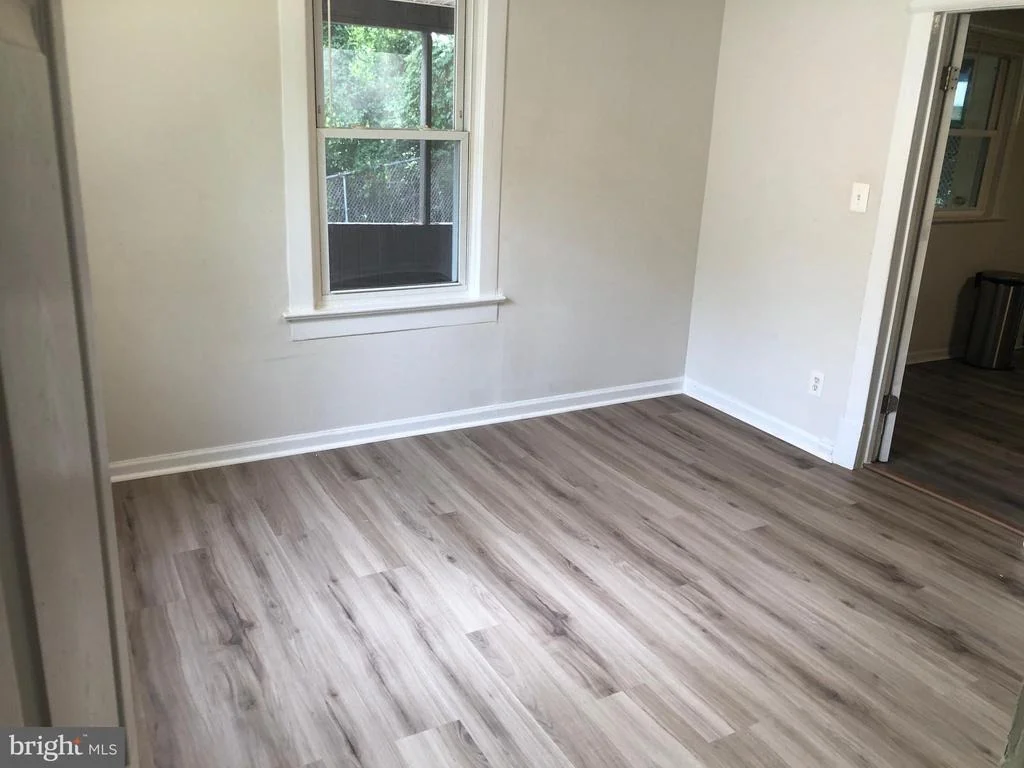 Photo of 516 MENTOR AVENUE
