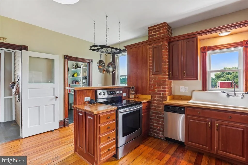 Photo of 6000 OLNEY LAYTONSVILLE ROAD