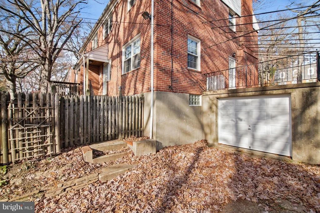 Photo of 3900 DEEPWOOD ROAD