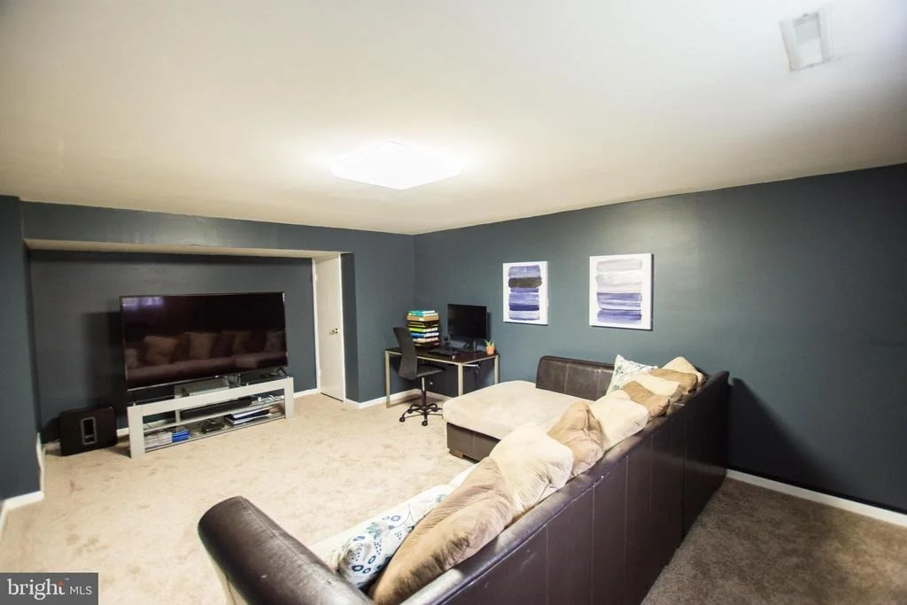 Photo of 1019 GROVEHILL ROAD