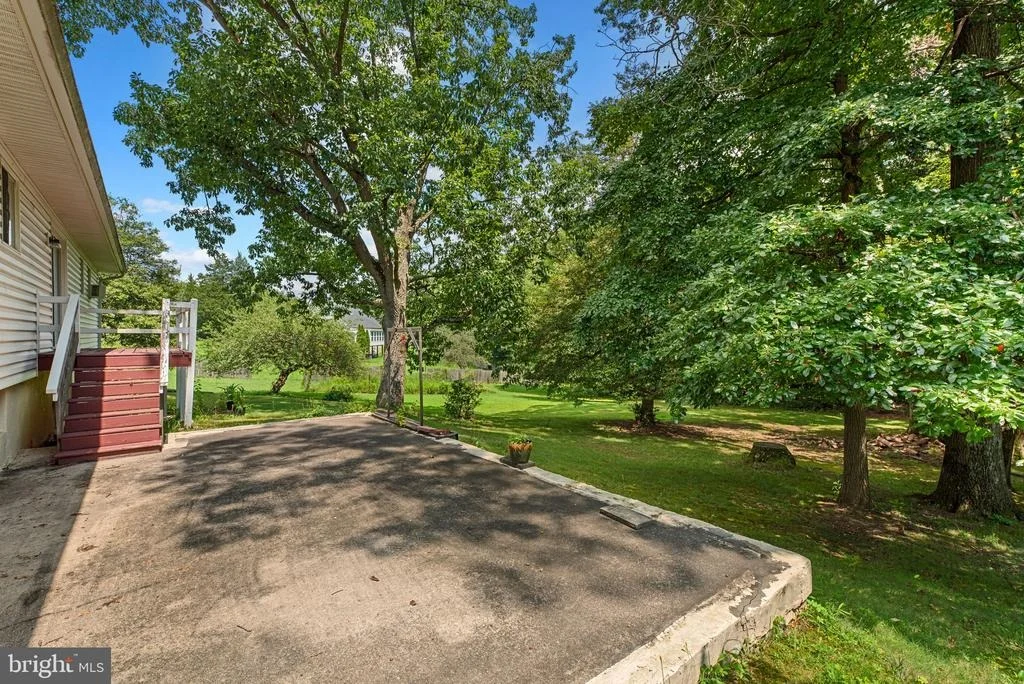 Photo of 7517 RACE ROAD