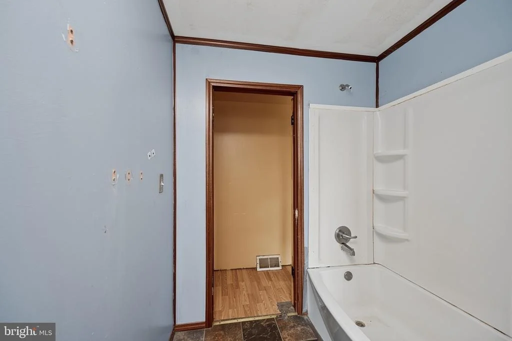 Photo of 828 LEE ROAD