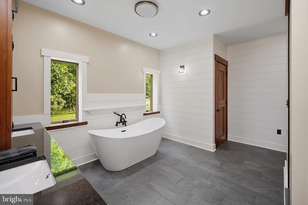 Photo of 415 NAZELROD ROAD
