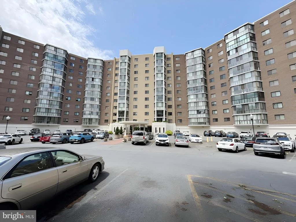 Photo of Unit 3902 at 15115 INTERLACHEN DRIVE