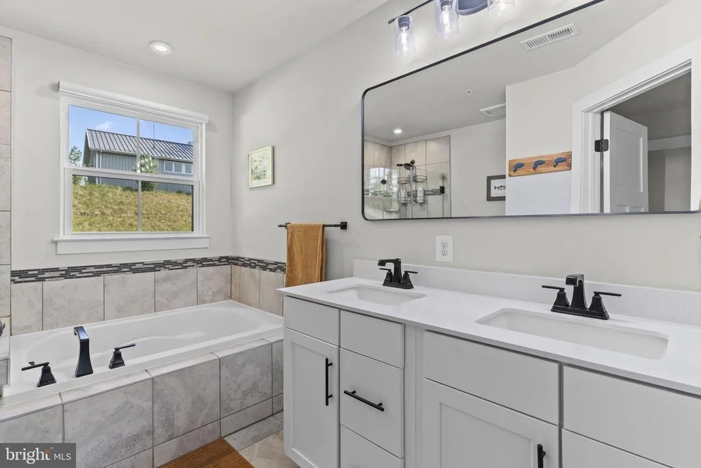 Photo of 2944 HERITAGE DRIVE