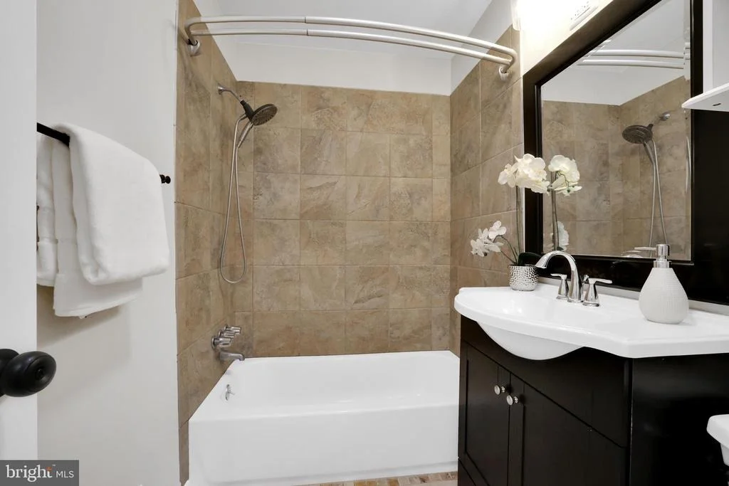 Photo of 833 LOXFORD TERRACE
