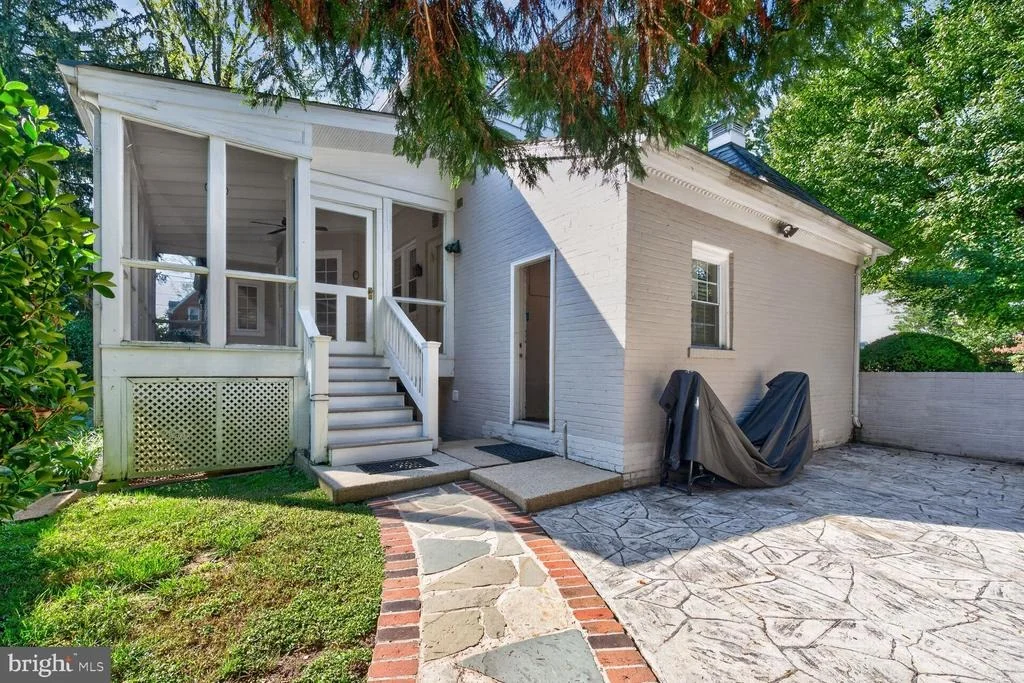 Photo of 8201 LARRY PLACE