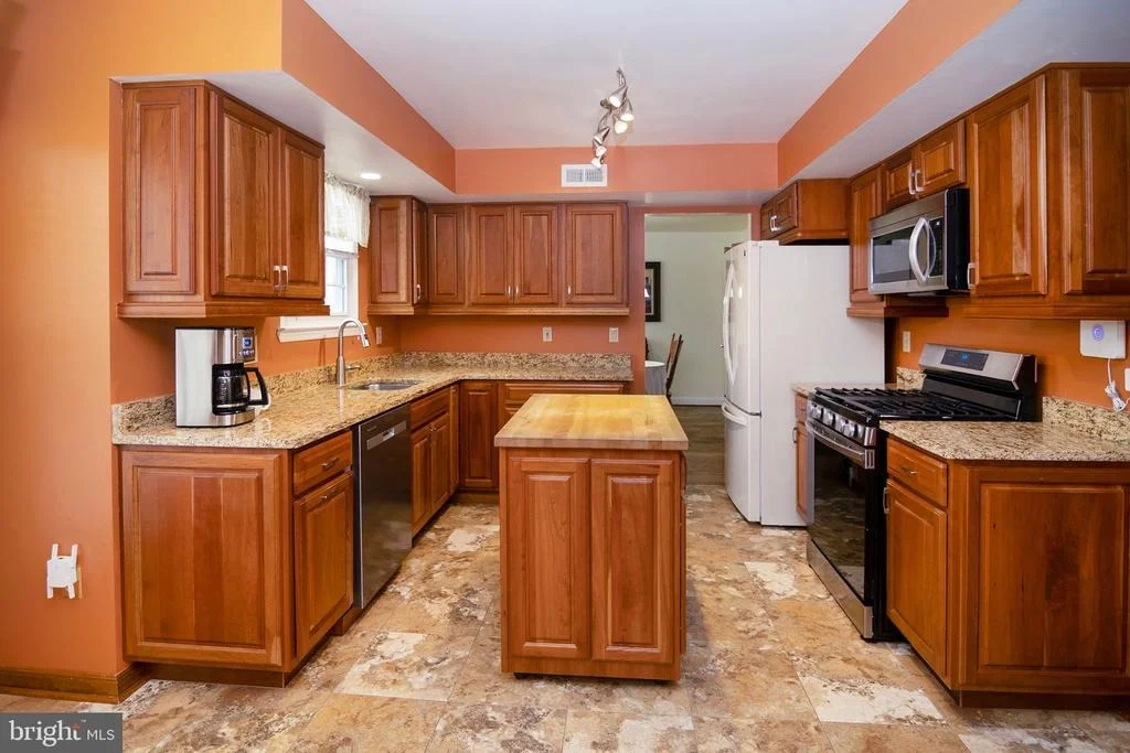Photo of 18 ABERDEEN DRIVE