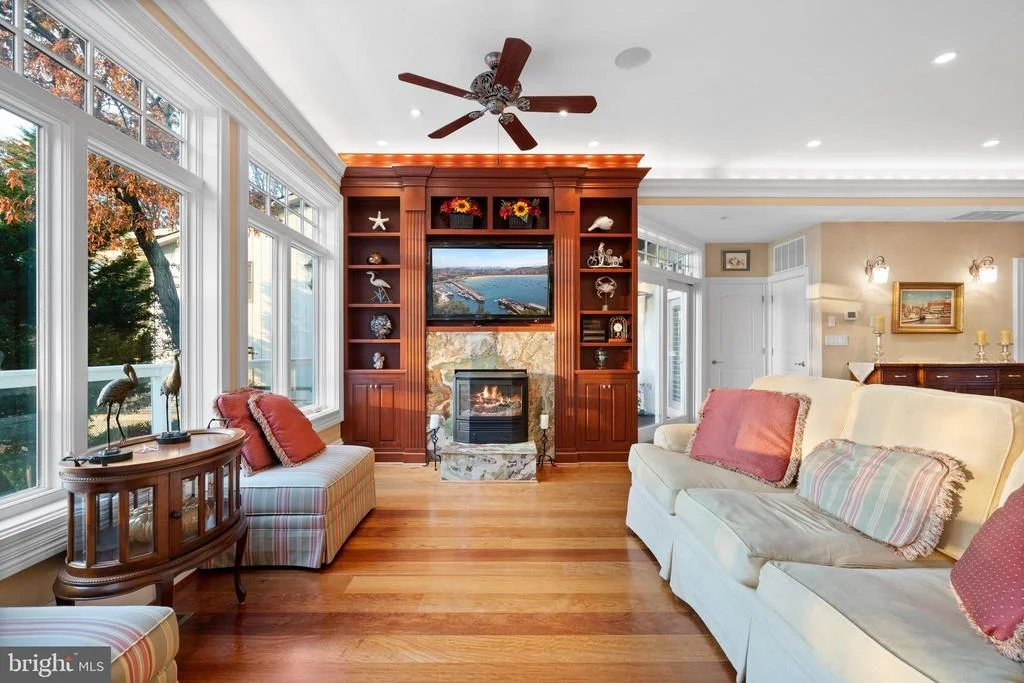 Photo of 206 HARBOR DRIVE