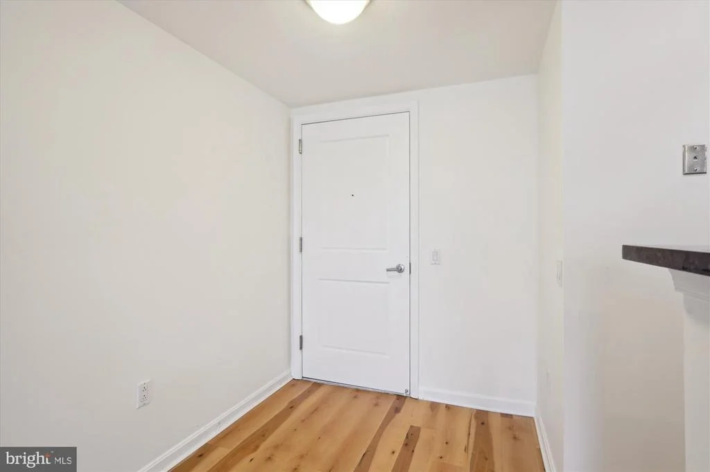 Photo of Unit 806 at 930 WAYNE AVENUE