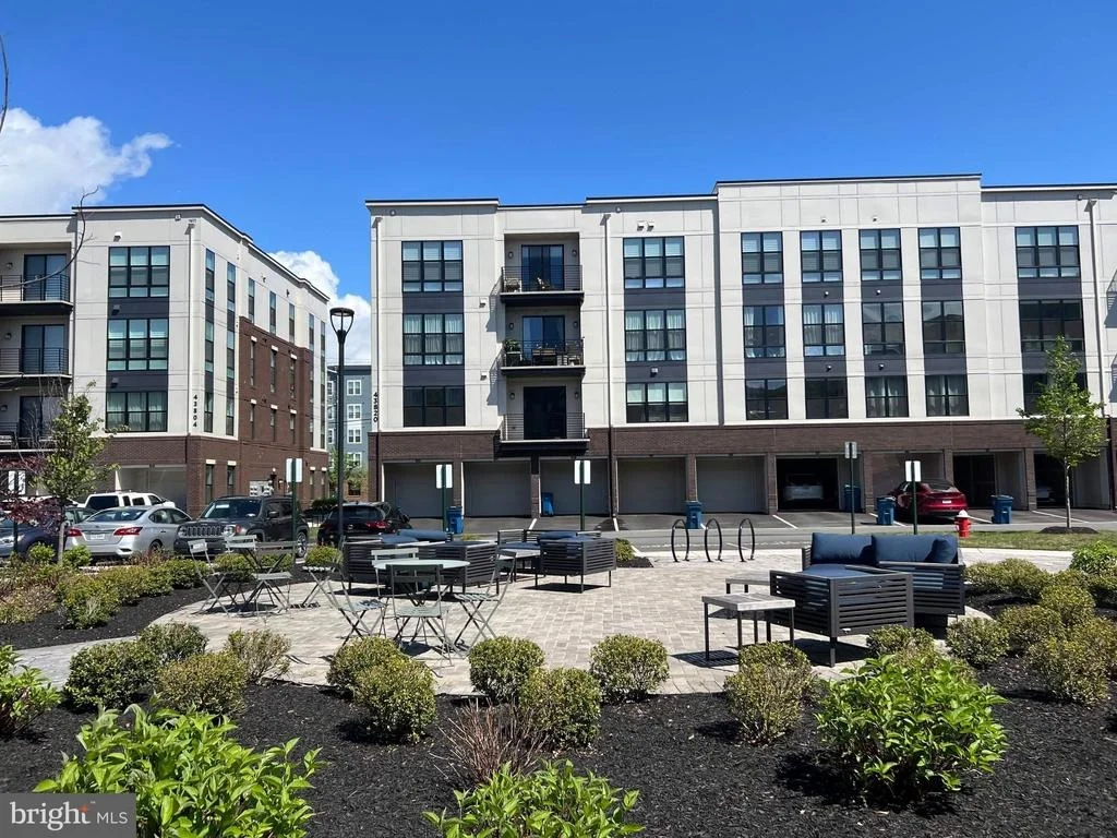Photo of 43728 TRANSIT SQUARE