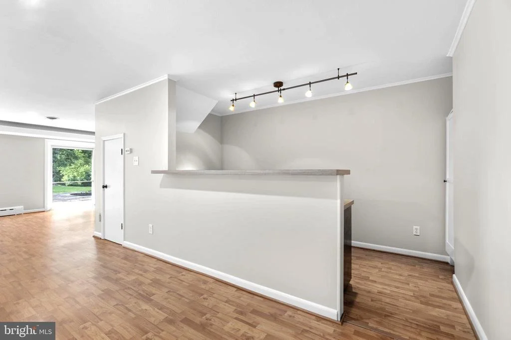 Photo of 18015 MUNCASTER ROAD
