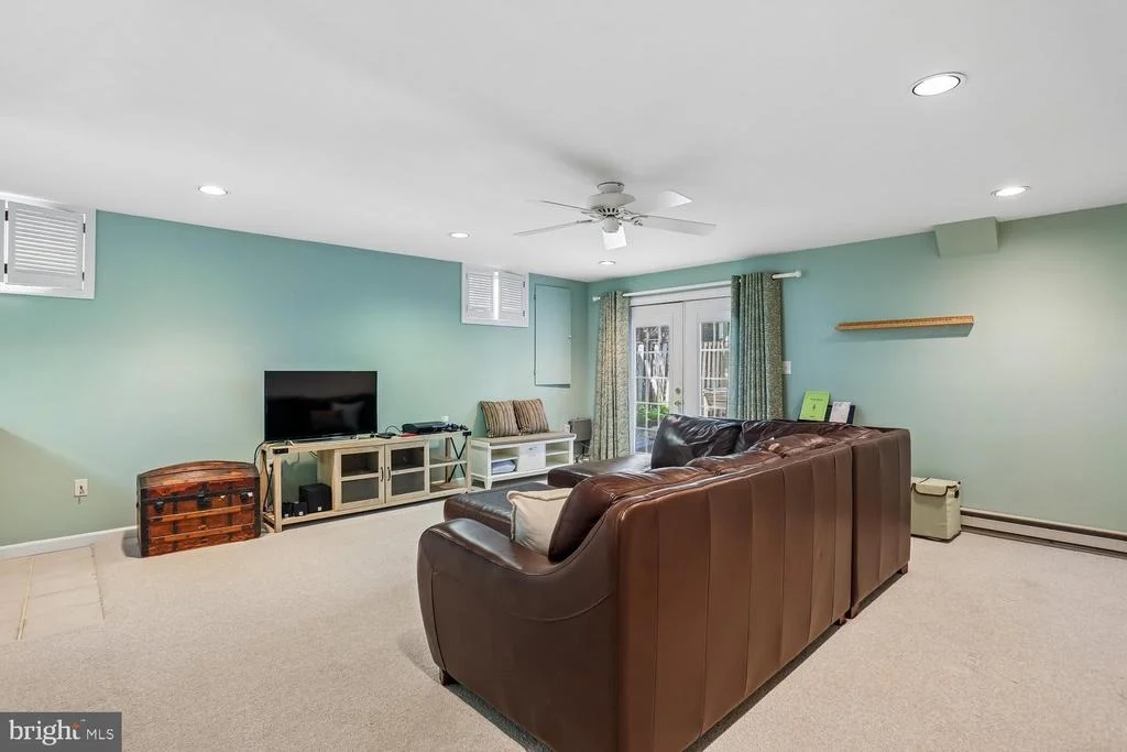 Photo of 465 TSCHIFFELY SQUARE ROAD