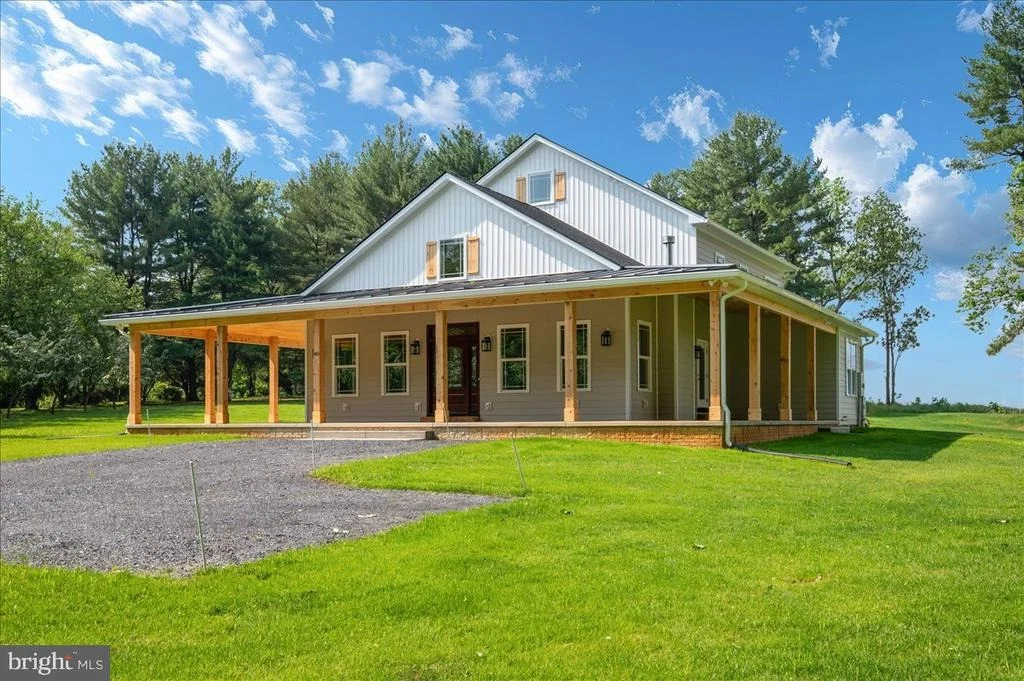Photo of 460 SHADE TREE LANE