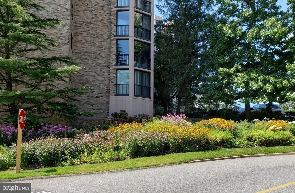 Photo of Unit 608 at 5903 MOUNT EAGLE DRIVE