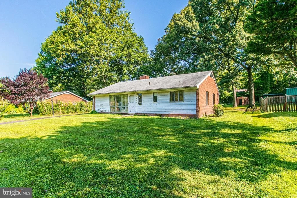 Photo of 7420 AXTON