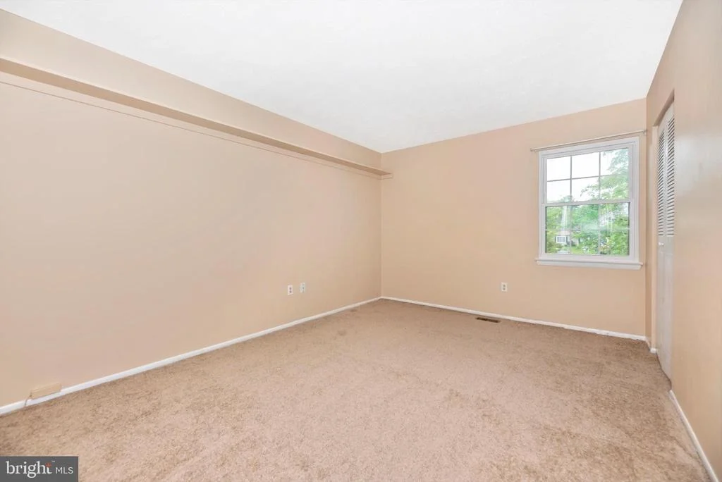 Photo of 484 HILLCREST DRIVE