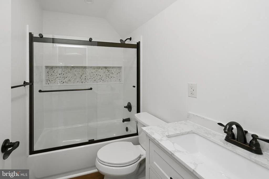 Photo of 15 BYRAN DR