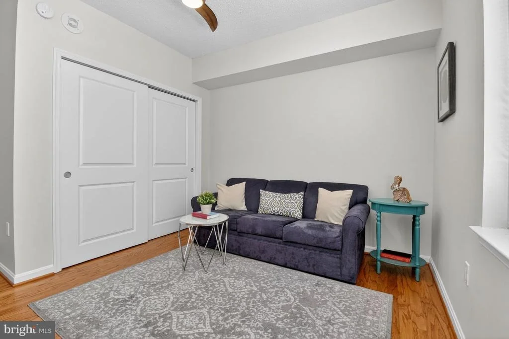 Photo of Unit 405 at 930 WAYNE AVENUE