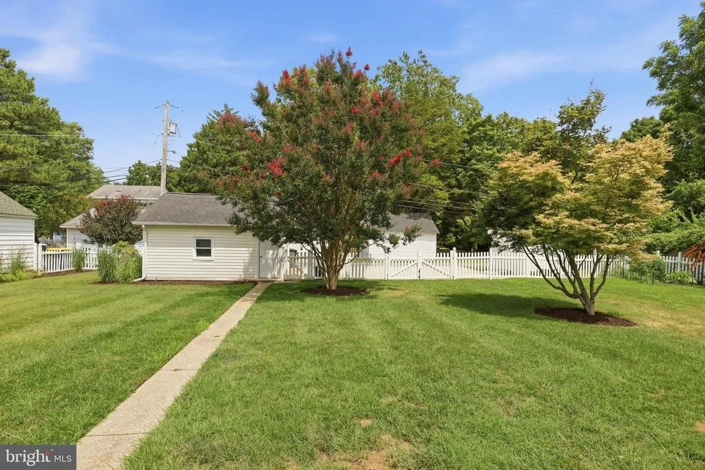Photo of 727 N GOVERNORS AVENUE