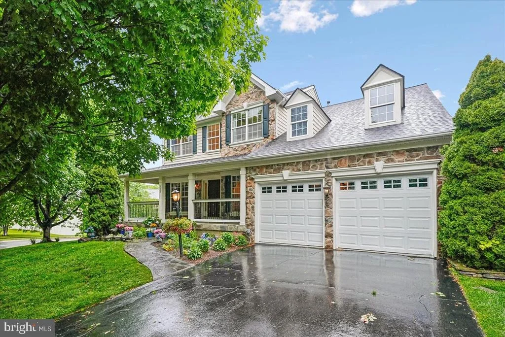 Photo of 320 N CONSTITUTION WAY