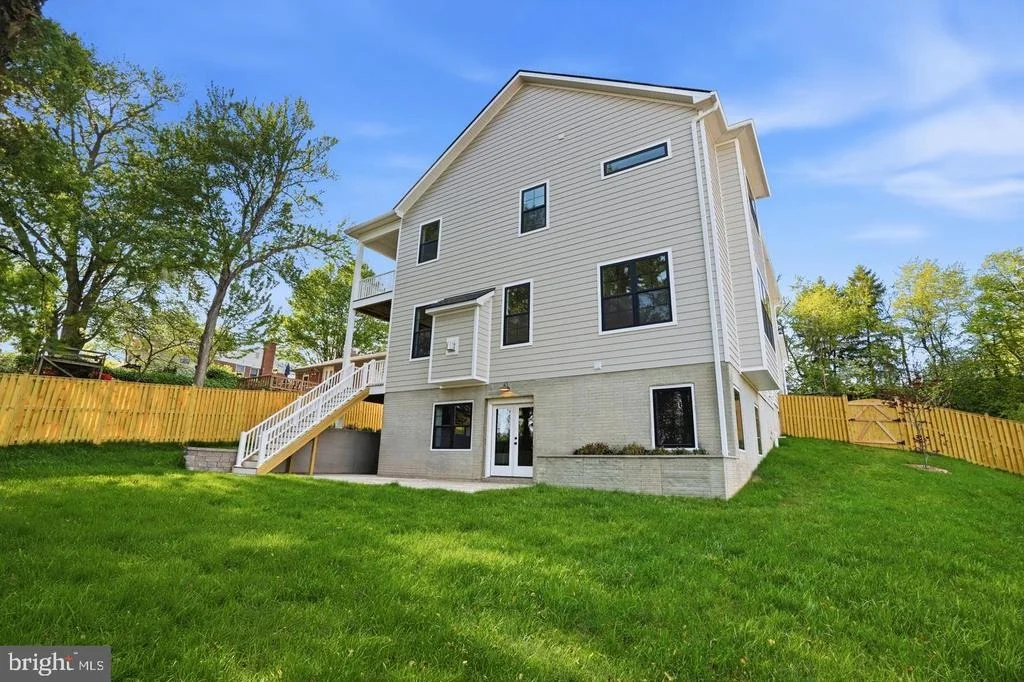 Photo of 6512 WILLIAMSBURG BOULEVARD